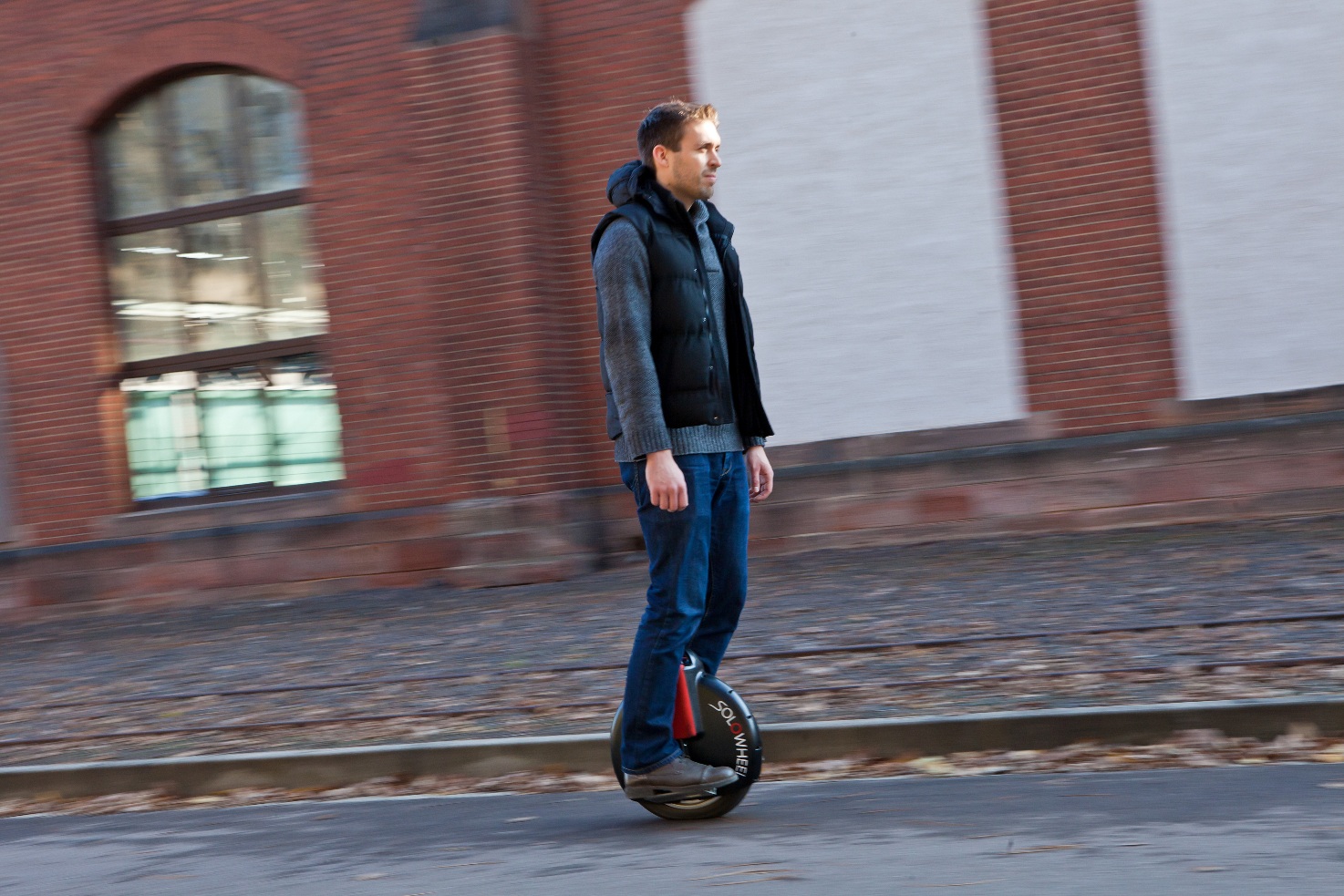Solowheel_in_action_on_the_road